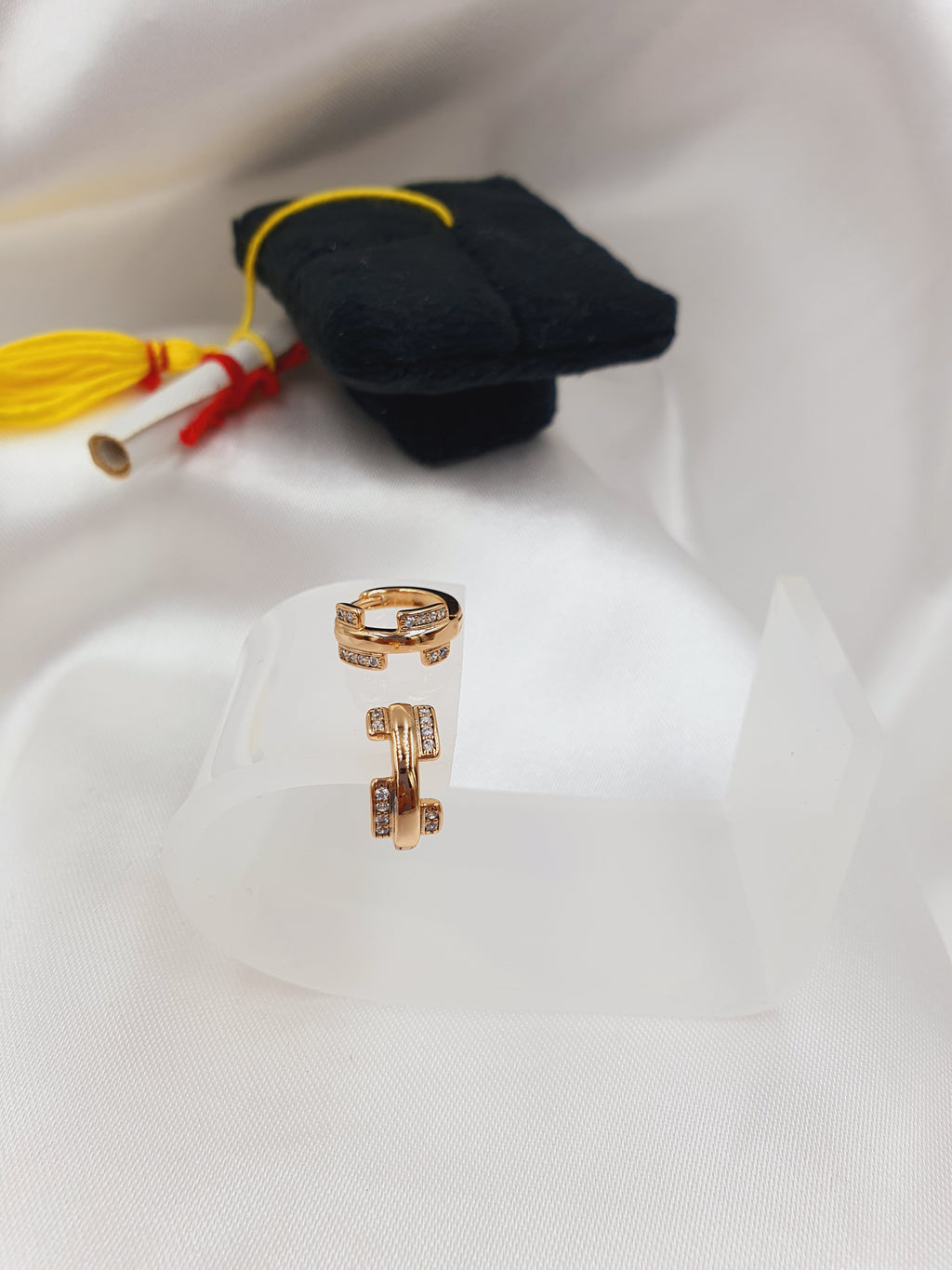 HUGGIE ORO LAMINADO MOD 487